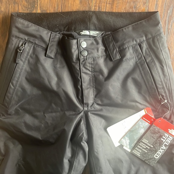 NWT The North Face Sally Snow Pants in Black - Picture 4 of 5